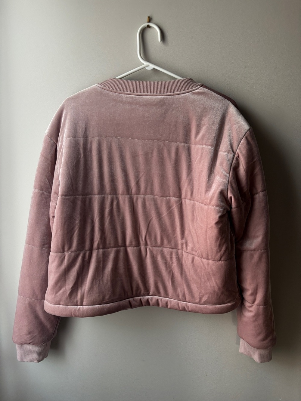 Dusty Pink Rose Quilted Velvet Bomber Jacket ISLA - Picture 2 of 7